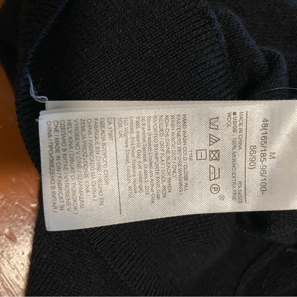 Banana Republic Men's Black Zip-Up Sweater - Picture 4 of 5